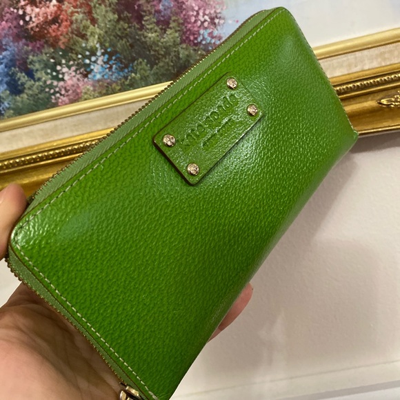 Kate Spade green leather  zip around wallet - Picture 2 of 7